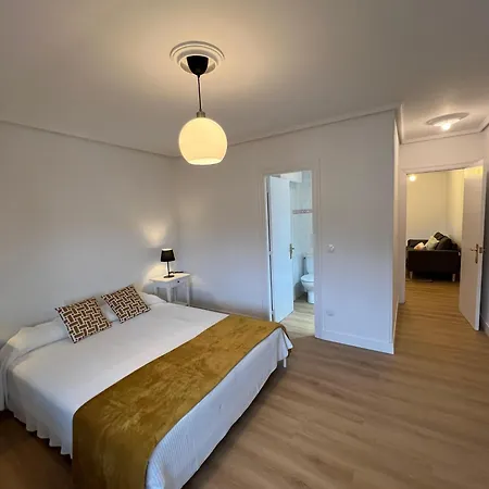 度假居 Chalet Pareado Con Piscina En El Centro De *