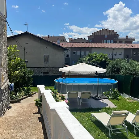 Tatil Evi Chalet Pareado Con Piscina En El Centro De Guernica y Luno