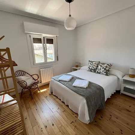 Chalet Pareado Con Piscina En El Centro De 格尔尼卡